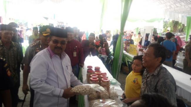 Pemkab Karimun Bagikan 1.500 Paket Sembako